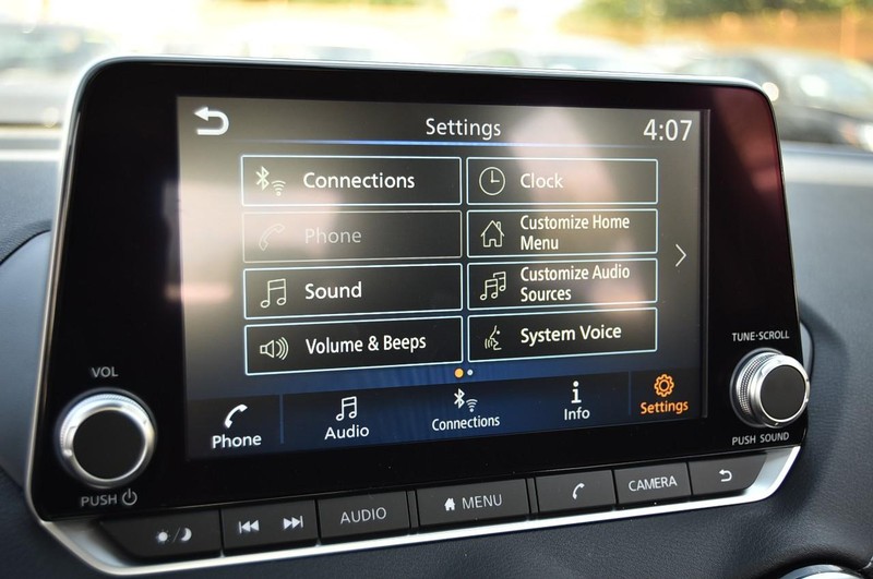 Nissan Sentra Vehicle Full-screen Gallery Image 14