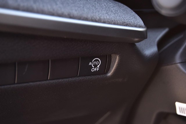 Nissan Kicks Vehicle Image 11