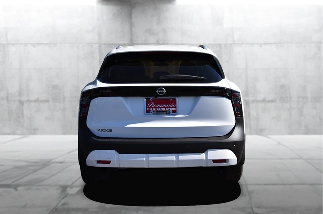 Nissan Kicks Vehicle Image 06
