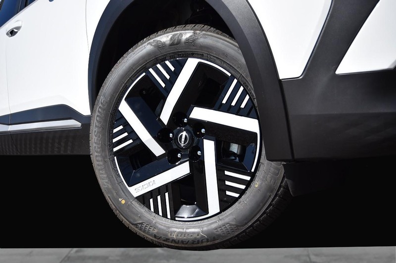 Nissan Kicks Vehicle Image 03