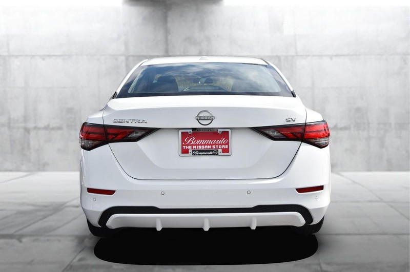 Nissan Sentra Vehicle Full-screen Gallery Image 6