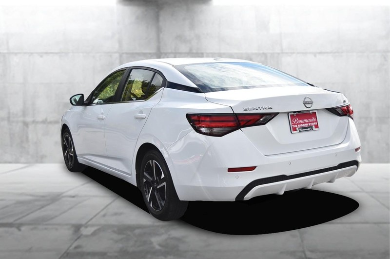 Nissan Sentra Vehicle Full-screen Gallery Image 7