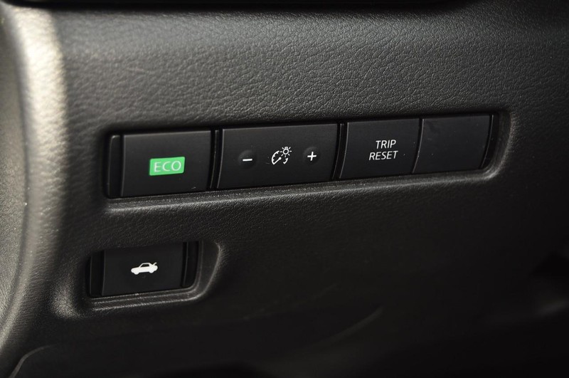 Nissan Sentra Vehicle Full-screen Gallery Image 11