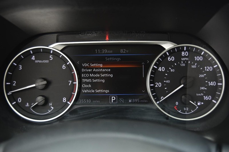 Nissan Sentra Vehicle Full-screen Gallery Image 12