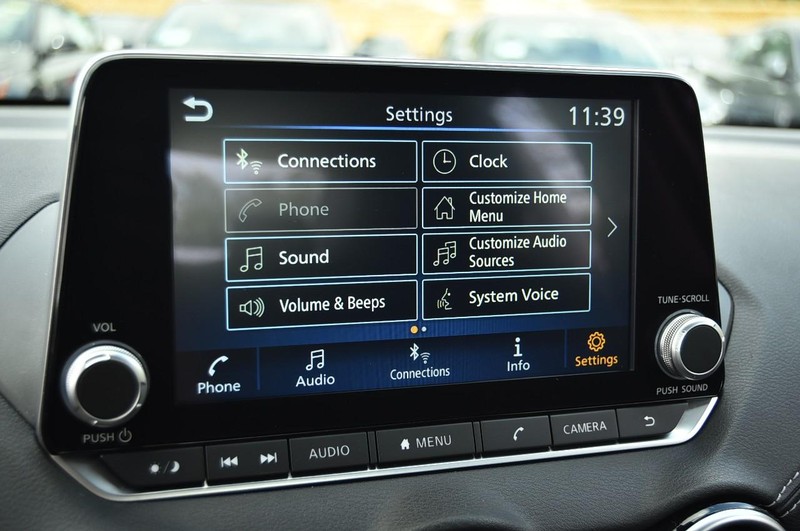 Nissan Sentra Vehicle Full-screen Gallery Image 14