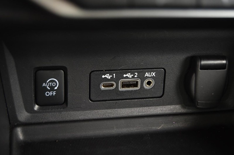 Nissan Sentra Vehicle Full-screen Gallery Image 16