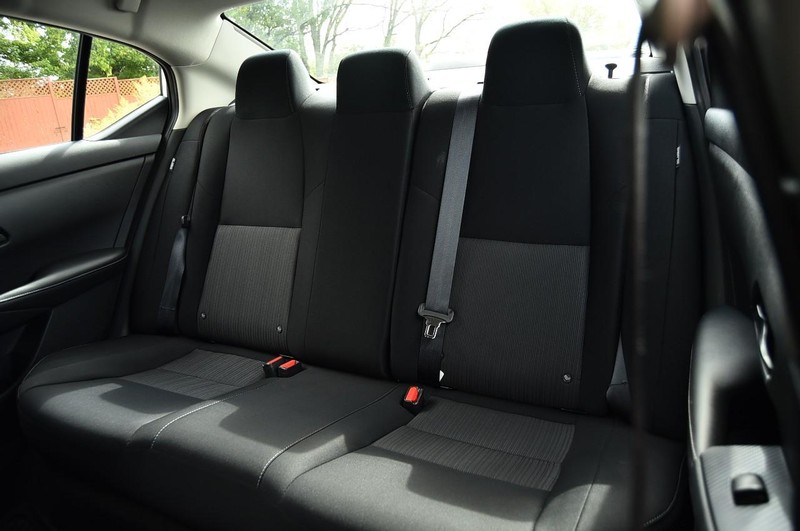 Nissan Sentra Vehicle Full-screen Gallery Image 21