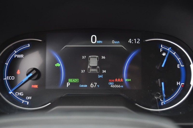 Toyota RAV4 Vehicle Image 12