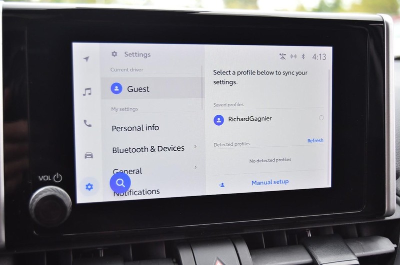 Toyota RAV4 Vehicle Image 14