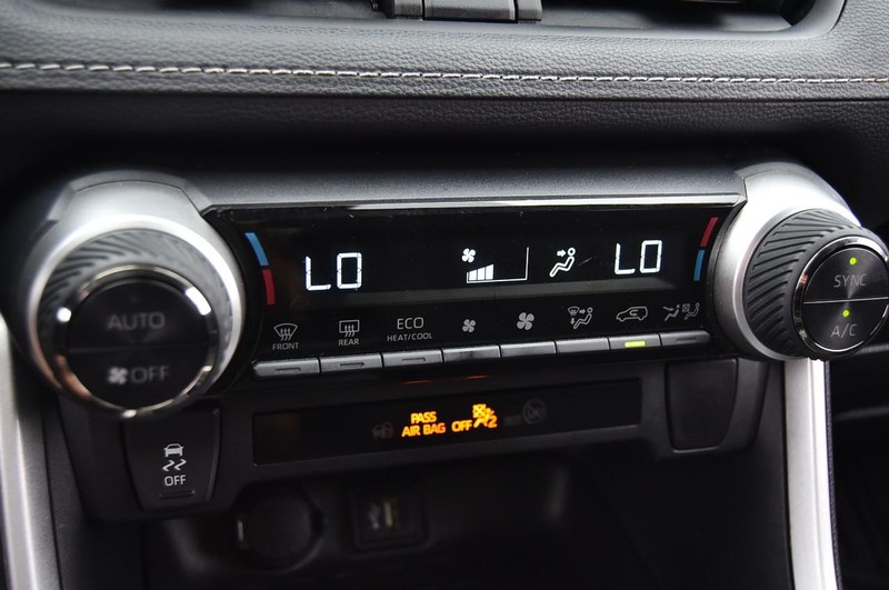 Toyota RAV4 Vehicle Image 15