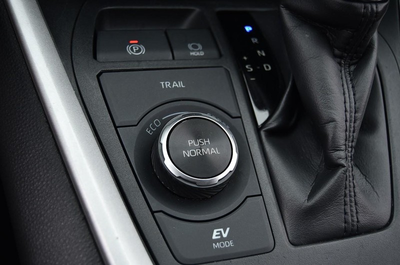 Toyota RAV4 Vehicle Image 16