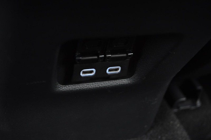 Toyota RAV4 Vehicle Image 23