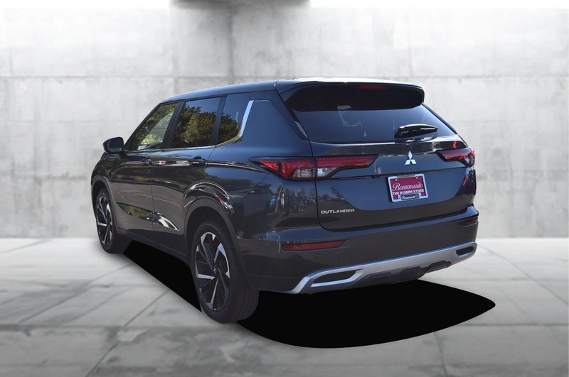 Mitsubishi Outlander Vehicle Image 07