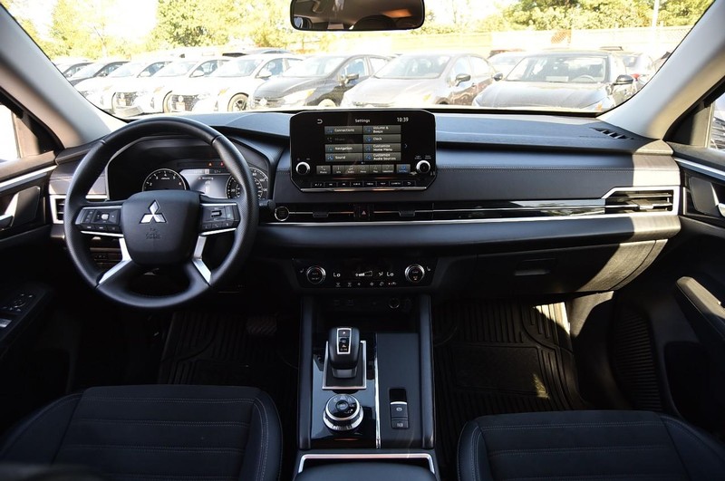 Mitsubishi Outlander Vehicle Image 08