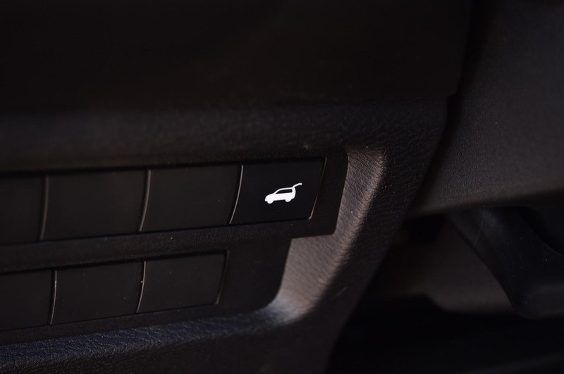 Mitsubishi Outlander Vehicle Image 11