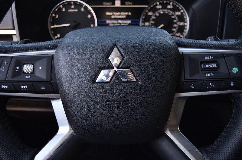 Mitsubishi Outlander Vehicle Image 21