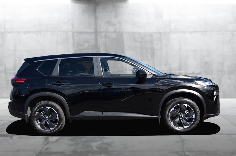 Nissan Rogue Vehicle Full-screen Gallery Image 5