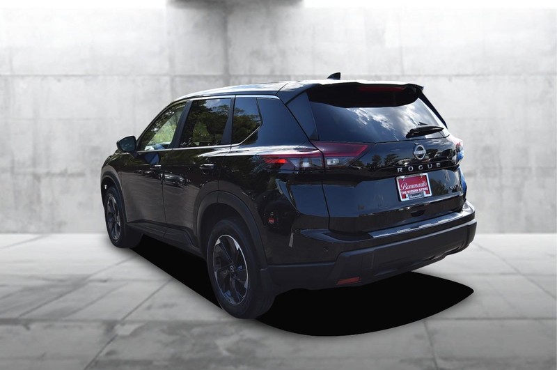 Nissan Rogue Vehicle Full-screen Gallery Image 7