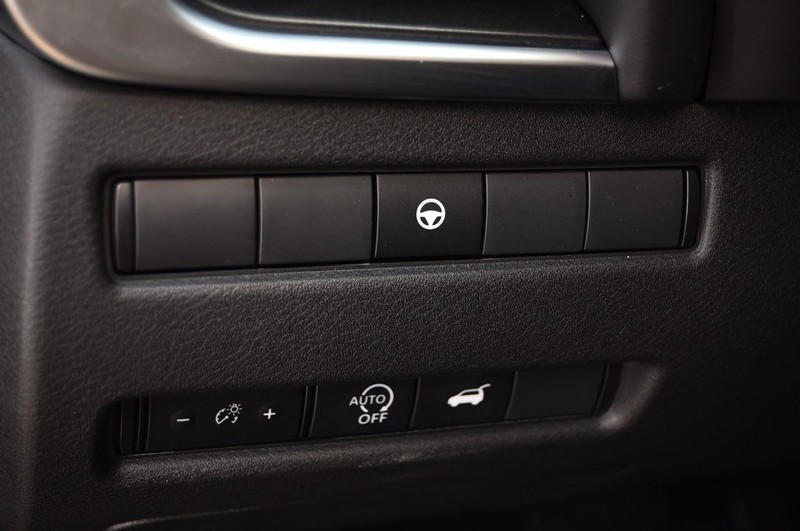 Nissan Rogue Vehicle Full-screen Gallery Image 11