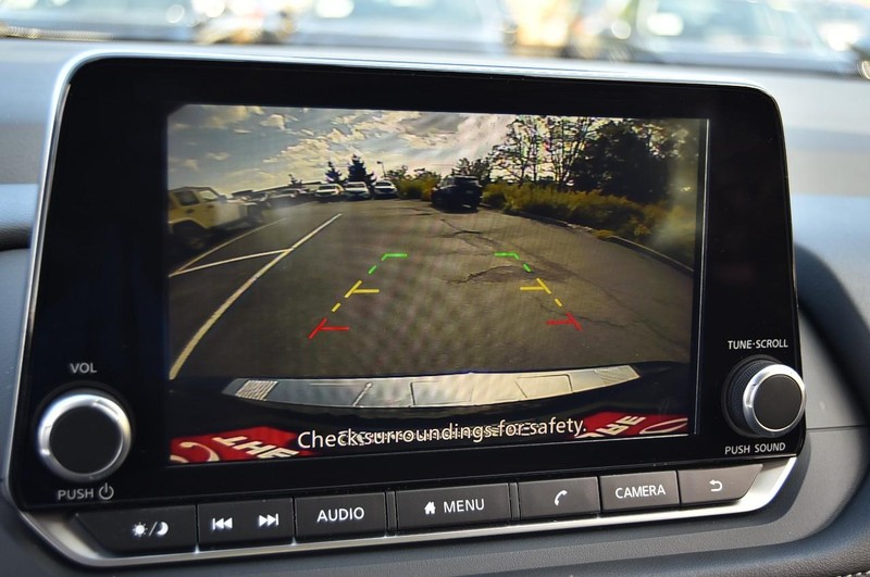 Nissan Rogue Vehicle Full-screen Gallery Image 13