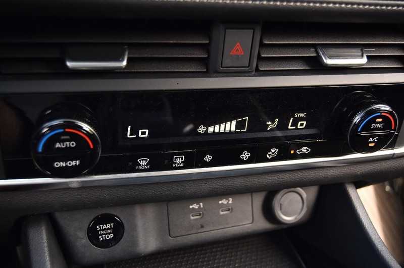 Nissan Rogue Vehicle Full-screen Gallery Image 15