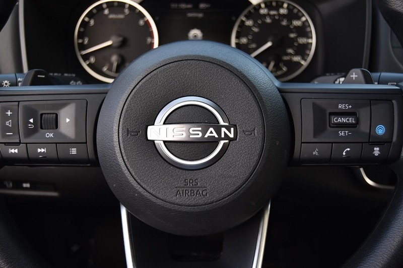 Nissan Rogue Vehicle Full-screen Gallery Image 18