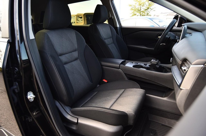 Nissan Rogue Vehicle Full-screen Gallery Image 20