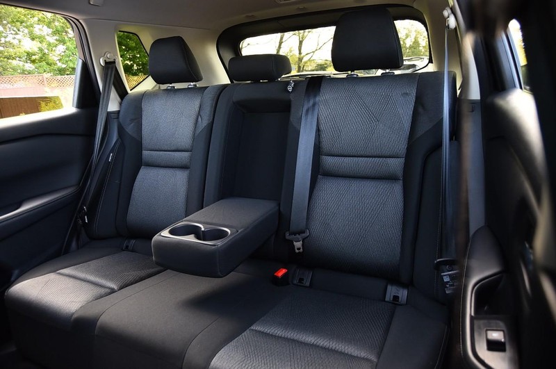 Nissan Rogue Vehicle Full-screen Gallery Image 21