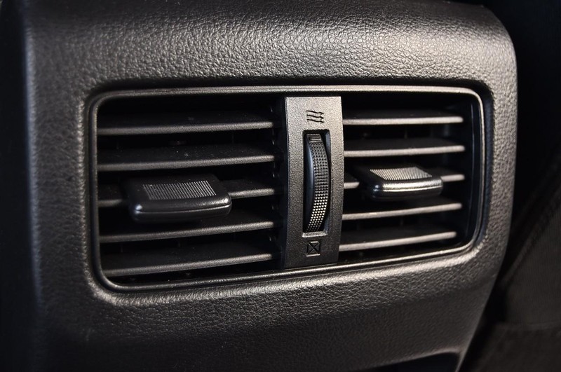 Nissan Rogue Vehicle Full-screen Gallery Image 22