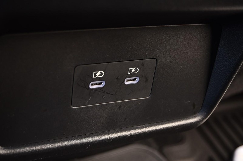 Nissan Rogue Vehicle Full-screen Gallery Image 23