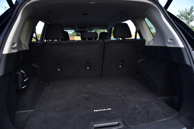 Nissan Rogue Vehicle Full-screen Gallery Image 24