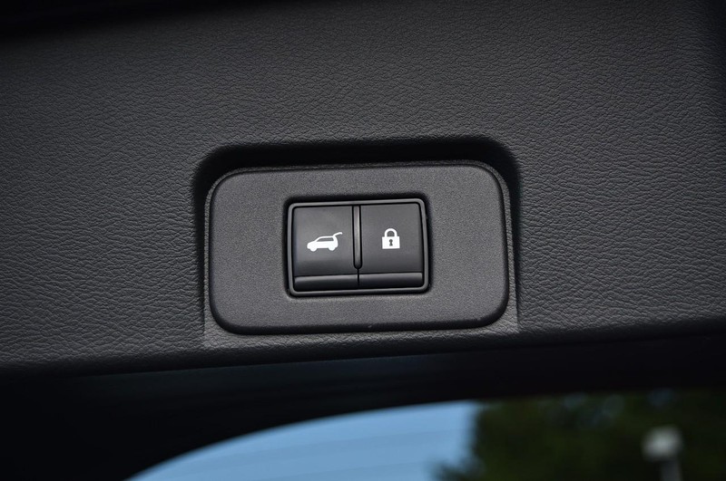 Nissan Rogue Vehicle Full-screen Gallery Image 25