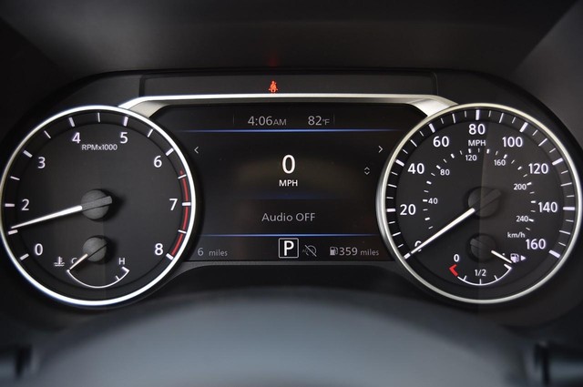 Nissan Sentra Vehicle Image 12