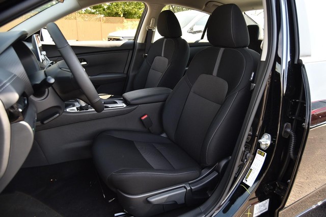 Nissan Sentra Vehicle Image 19