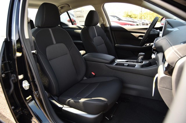 Nissan Sentra Vehicle Image 20