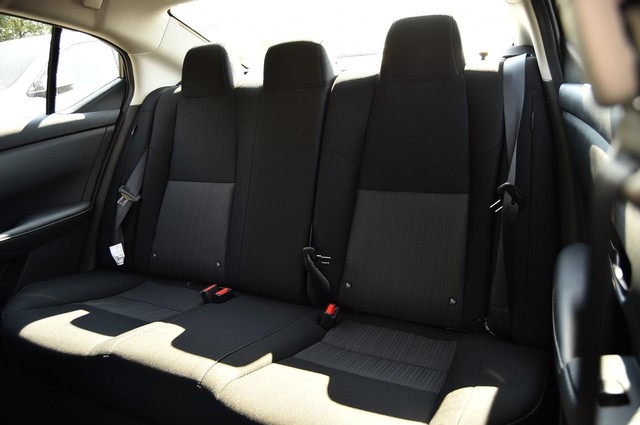 Nissan Sentra Vehicle Image 21