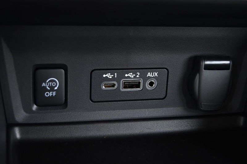 Nissan Sentra Vehicle Image 16