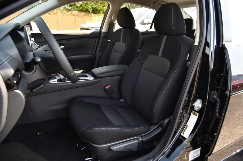 Nissan Sentra Vehicle Image 19