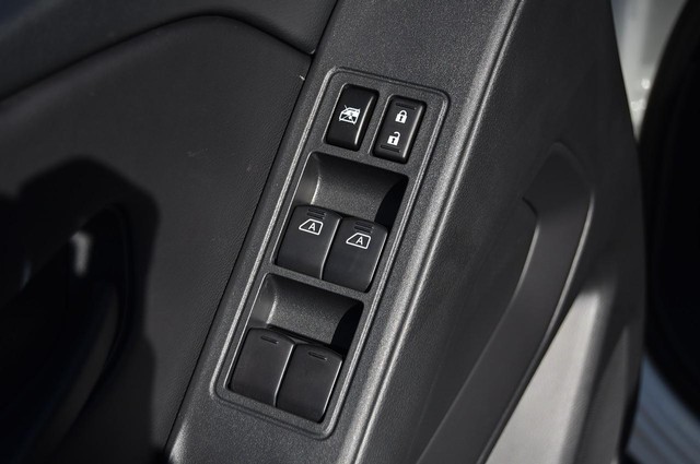 Nissan Frontier Vehicle Image 09