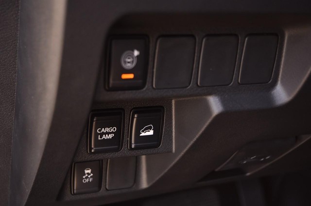 Nissan Frontier Vehicle Image 12