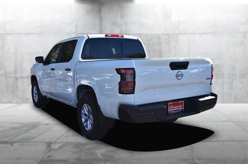 Nissan Frontier Vehicle Full-screen Gallery Image 7