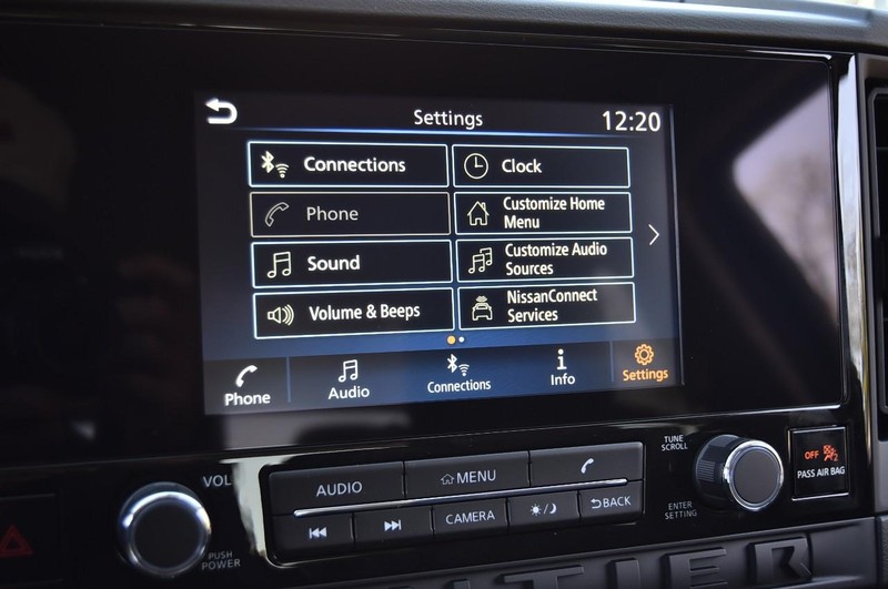 Nissan Frontier Vehicle Full-screen Gallery Image 15