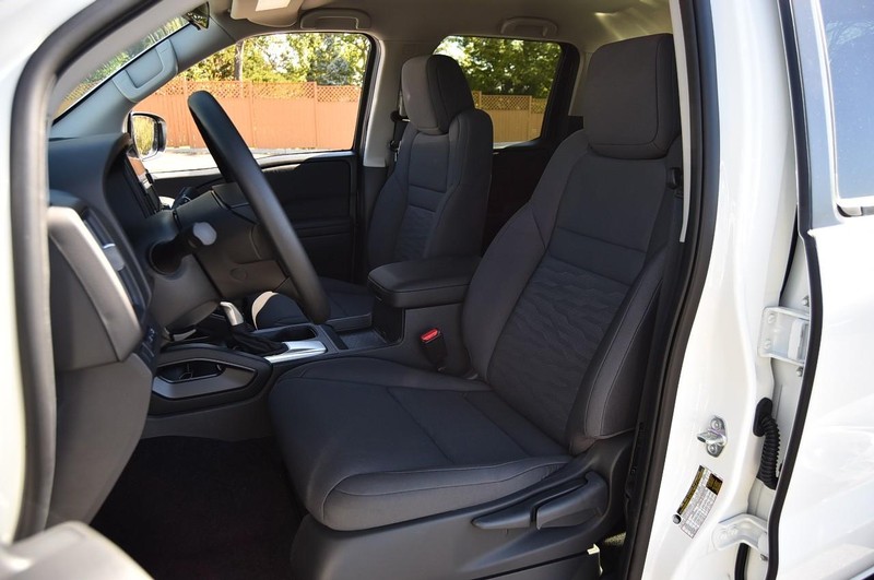 Nissan Frontier Vehicle Full-screen Gallery Image 20