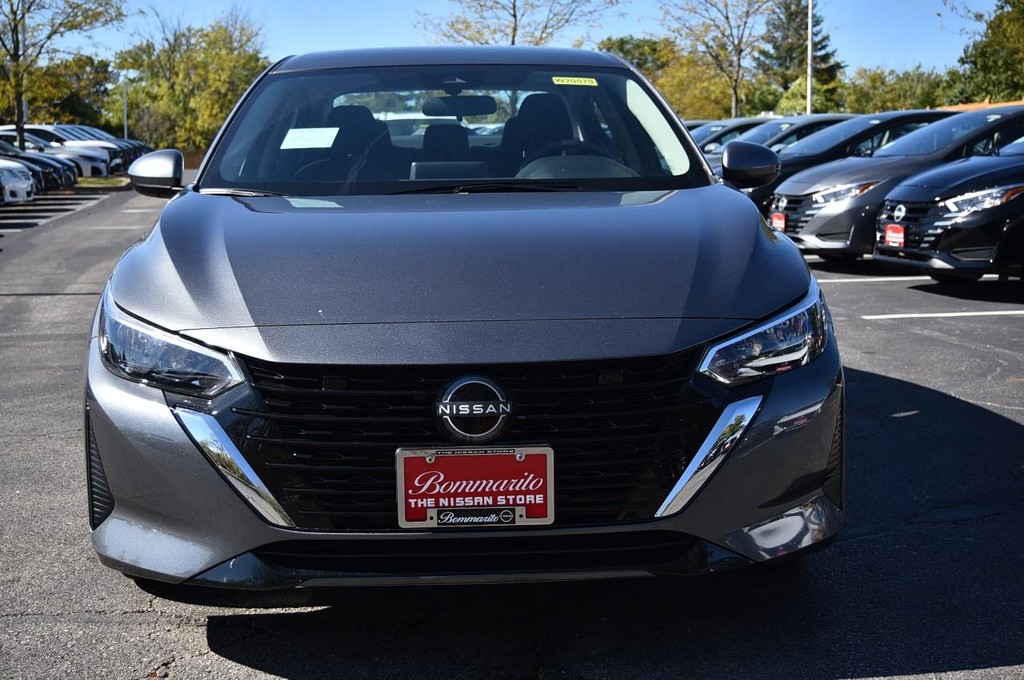 Nissan Sentra Vehicle Image 04