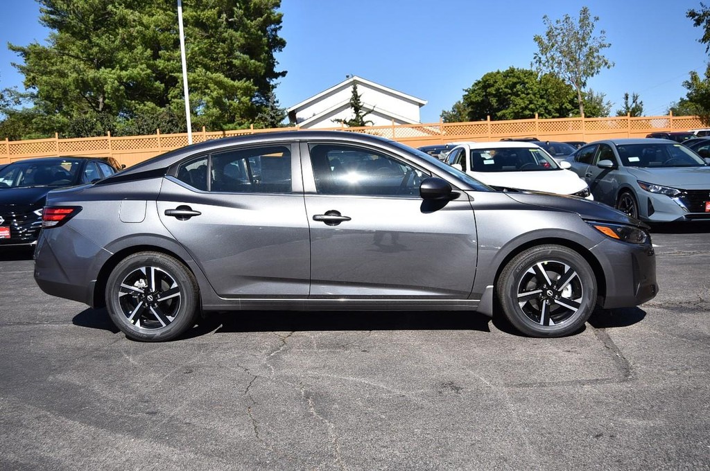 Nissan Sentra Vehicle Image 05