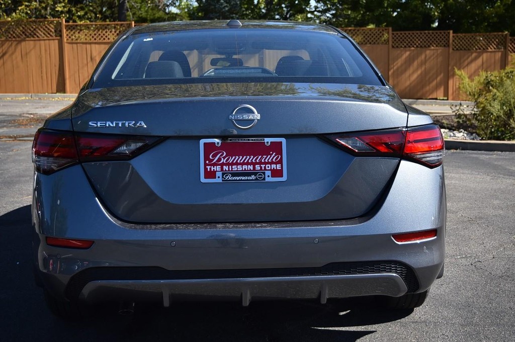 Nissan Sentra Vehicle Image 06