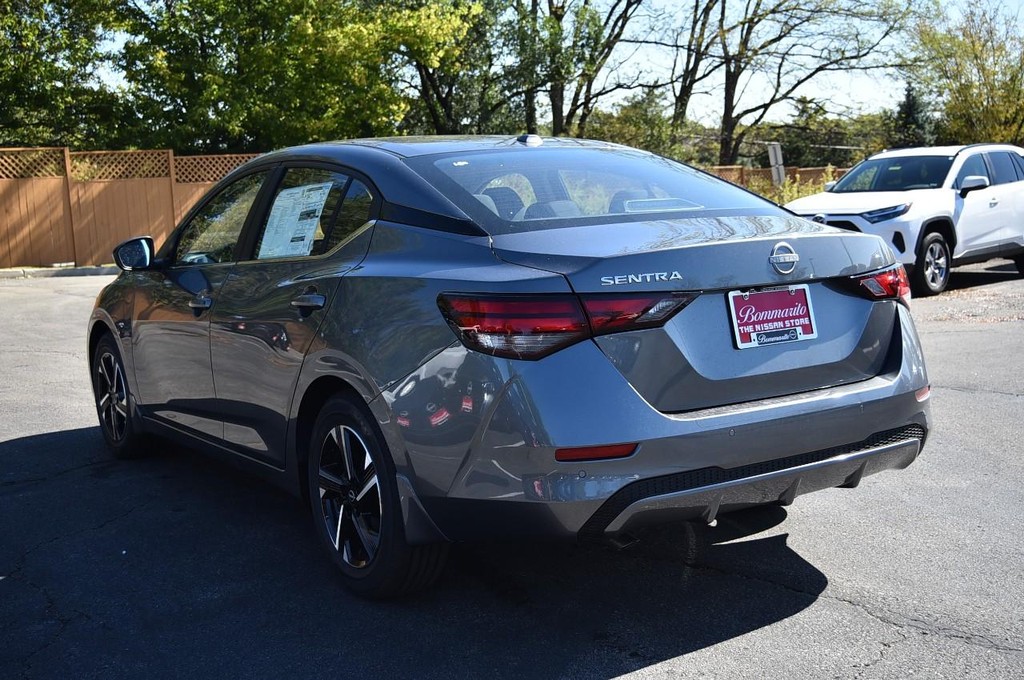 Nissan Sentra Vehicle Image 07