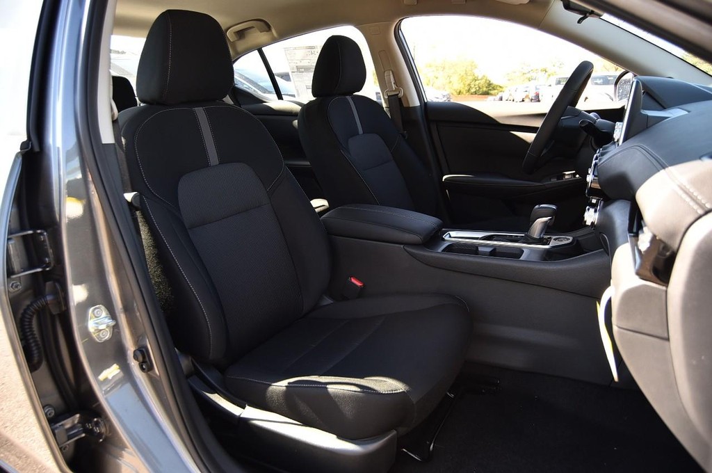 Nissan Sentra Vehicle Image 20