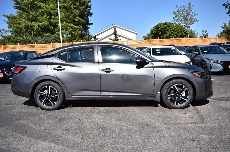 Nissan Sentra Vehicle Image 05