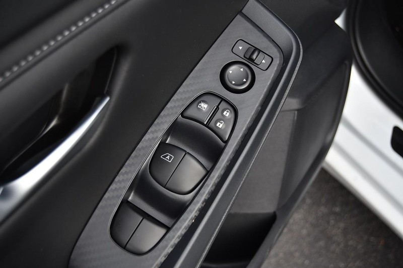 Nissan Sentra Vehicle Image 09